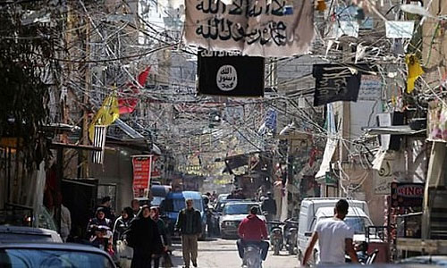 banderas de Daesh en el campamento de Ain el Helwe Ain el Helwe recupera la calma tras la captura de un peligroso terrorista